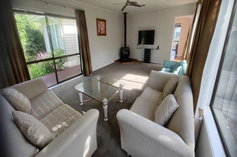 Photo of property in 3 Yeovil Road, Te Atatu Peninsula, Auckland, 0610