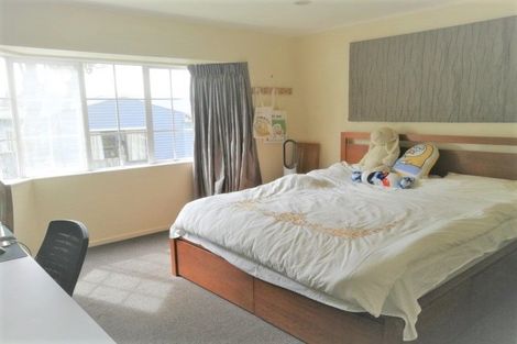 Photo of property in 2/7 Bruce Road, Glenfield, Auckland, 0629