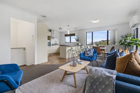 Photo of property in 43a Stewart Drive, Newlands, Wellington, 6037