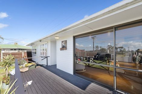 Photo of property in 23 Bedford Street, Te Atatu South, Auckland, 0610