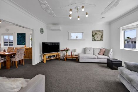 Photo of property in 18 Albion Street, Hawera, 4610