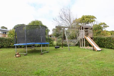 Photo of property in 58 Taipari Road, Te Atatu Peninsula, Auckland, 0610