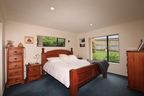 Photo of property in 40 Semillon Avenue, Henderson, Auckland, 0612