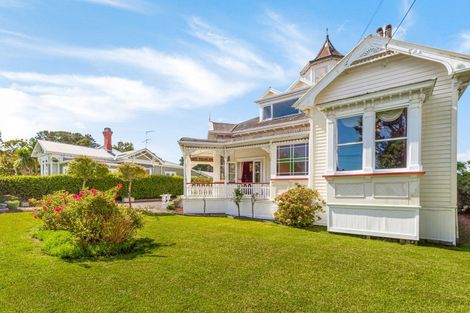 Photo of property in 41 Stanley Point Road, Stanley Point, Auckland, 0624