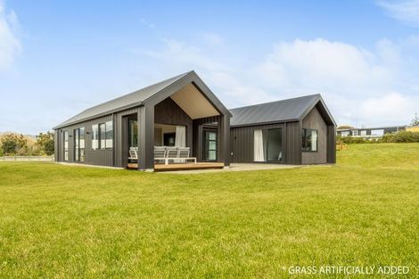 Photo of property in 35 Titoki Road, Waikanae Beach, 5036