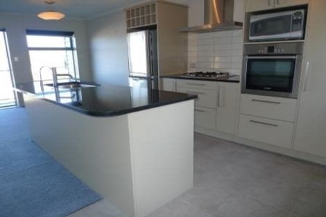 Photo of property in 52d Mandalay Terrace, Khandallah, Wellington, 6035