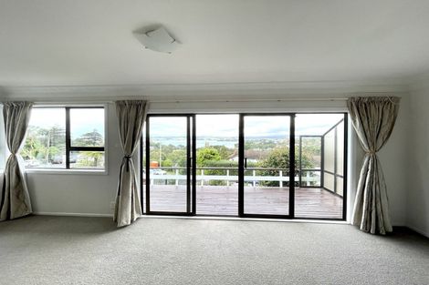 Photo of property in 10 Fenton Terrace, Cockle Bay, Auckland, 2014
