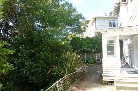 Photo of property in 64 Fairview Crescent, Kelburn, Wellington, 6012