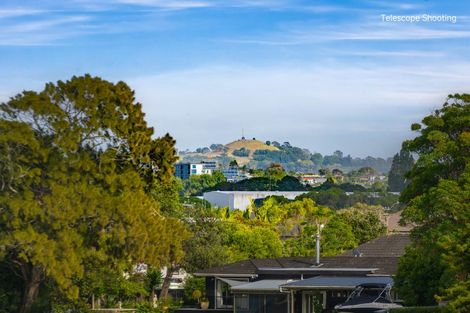 Photo of property in 9 Seaside Place, Pakuranga, Auckland, 2010