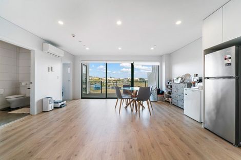 Photo of property in 304/3 Kaipiho Lane, Albany, Auckland, 0632