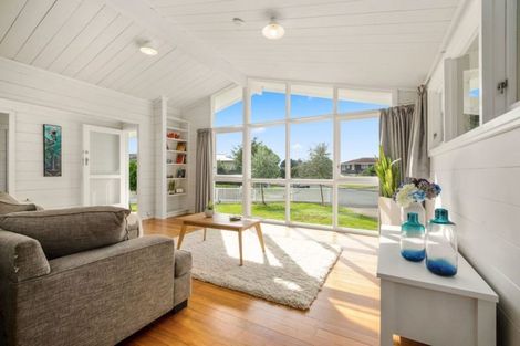 Photo of property in 39 Fairview Avenue, Opaheke, Papakura, 2113