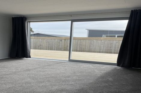 Photo of property in 102 Ryder Crescent, Levin, 5510