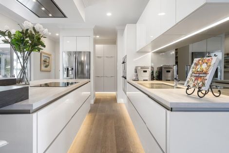 Photo of property in 15 Manahi Avenue, Kawaha Point, Rotorua, 3010