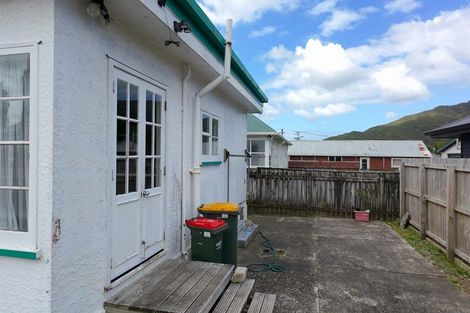 Photo of property in 14 Peel Place, Wainuiomata, Lower Hutt, 5014
