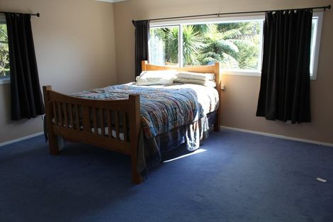 Photo of property in 787 Scenic Drive, Henderson Valley, Auckland, 0612