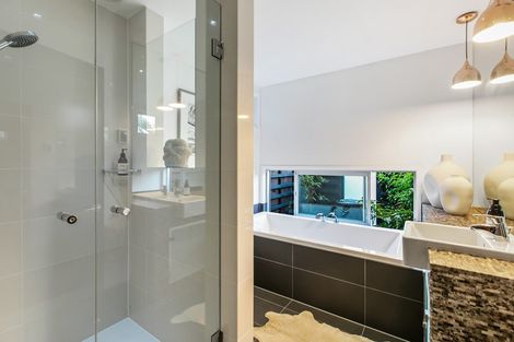Photo of property in 44 Livingstone Street, Westmere, Auckland, 1022
