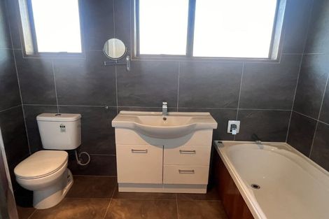 Photo of property in 32 Karnak Crescent, Russley, Christchurch, 8042