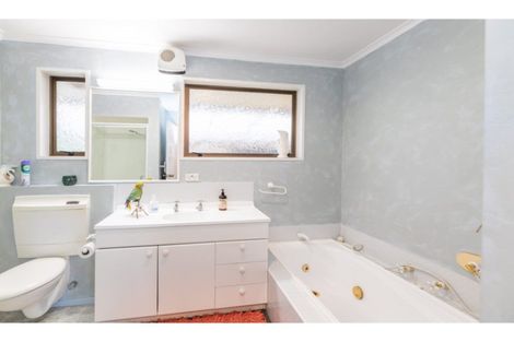 Photo of property in 2/66 Parklands Drive, Huntsbury, Christchurch, 8022