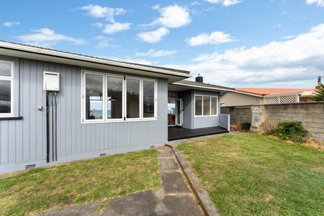 Photo of property in 2 Kapiti Terrace, Castlecliff, Whanganui, 4501