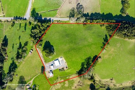 Photo of property in 1043 Whananaki Road North, Opuawhanga, Hikurangi, 0181