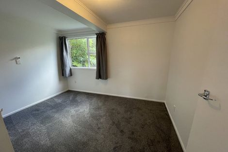 Photo of property in 96 Ruskin Road, Newlands, Wellington, 6037