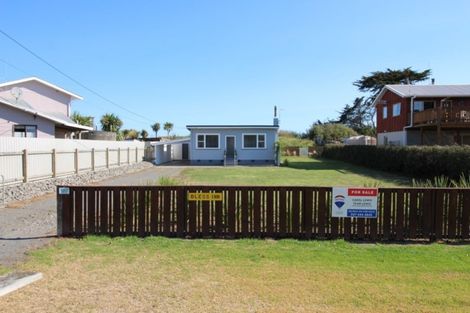 Photo of property in 1917 Parewanui Road, Parewanui, Bulls, 4894