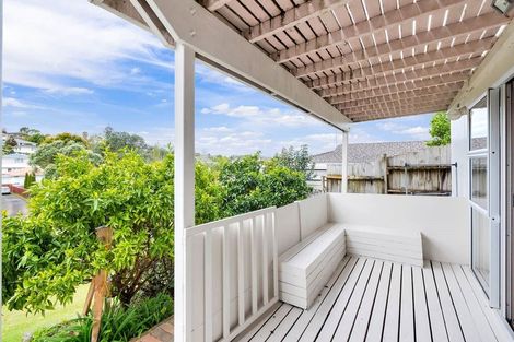 Photo of property in 16 Sequoia Place, Sunnynook, Auckland, 0620