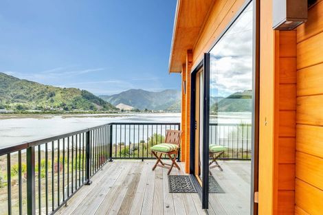 Photo of property in 127 Queen Charlotte Drive, Havelock, Picton, 7281