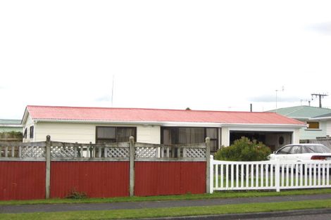 Photo of property in 4 Riversdale Drive, Merrilands, New Plymouth, 4312