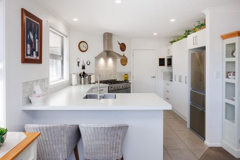 Photo of property in 18 Medallion Court, Kelvin Grove, Palmerston North, 4414