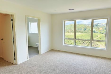 Photo of property in 7 Pine Hill Rise, Glenside, Wellington, 6037