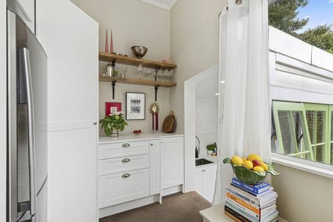 Photo of property in 10 Saint Mary Street, Thorndon, Wellington, 6011