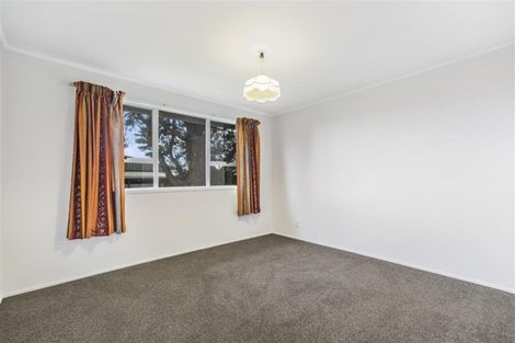 Photo of property in 16 Foyle Place, Glendene, Auckland, 0602