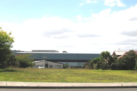 Photo of property in 106 Bluebird Crescent, Unsworth Heights, Auckland, 0632