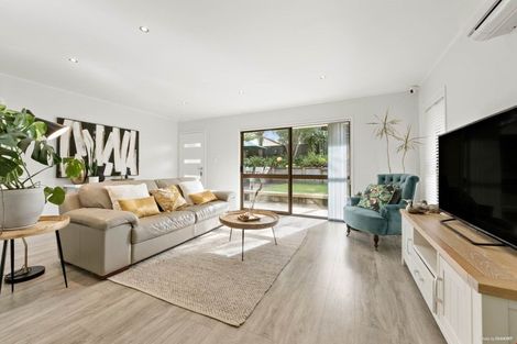 Photo of property in 2/3 Diosma Place, Botany Downs, Auckland, 2010