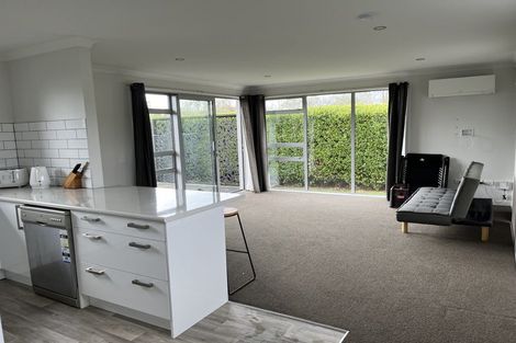 Photo of property in 16 Burgundy Drive, Martinborough, 5711