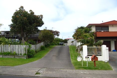 Photo of property in 15b Pacific Parade, Army Bay, Whangaparaoa, 0930