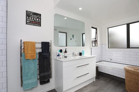 Photo of property in 36 Heatherlea Heights, Feilding, 4702