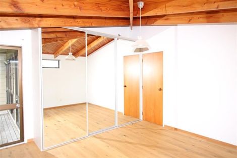 Photo of property in 2/162 East Coast Road, Forrest Hill, Auckland, 0620