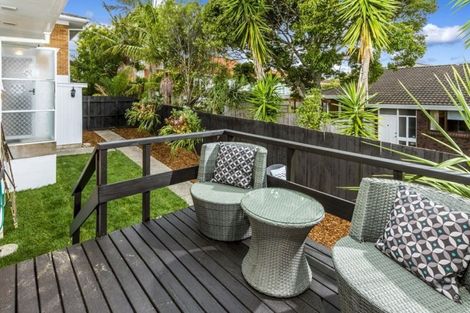 Photo of property in 2/8 Tobruk Crescent, Milford, Auckland, 0620