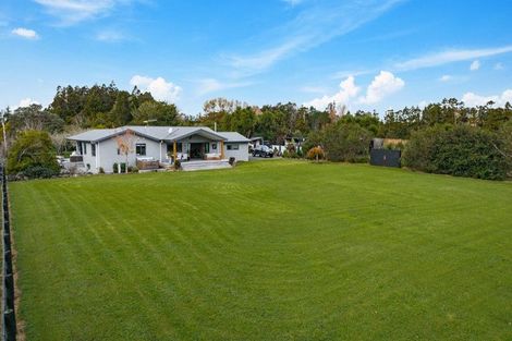 Photo of property in 124 Boord Crescent, Kumeu, 0891