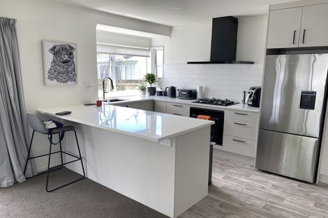 Photo of property in 2/12 Duncan Avenue, Te Atatu South, Auckland, 0610