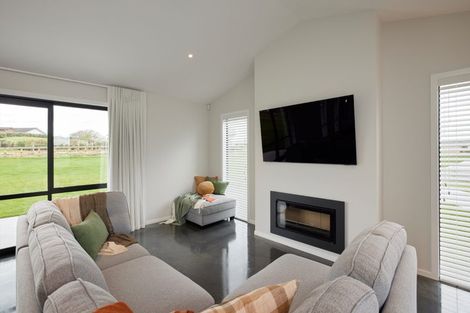 Photo of property in 3 Matata Road, Kenepuru, 5022