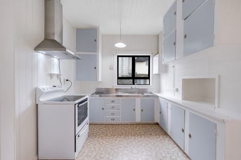 Photo of property in 9 The Esplanade, Eastern Beach, Auckland, 2012