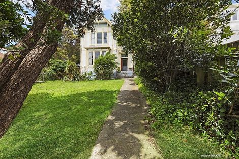 Photo of property in 11 Brougham Street, Mount Victoria, Wellington, 6011