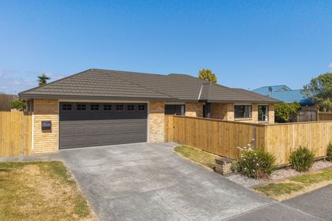 Photo of property in 136 Guildford Drive, Paraparaumu Beach, Paraparaumu, 5032