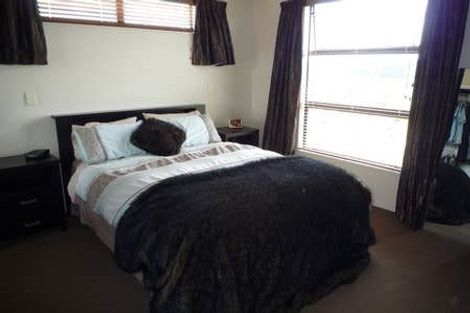 Photo of property in 1/40 Scarlet Oak Drive, Schnapper Rock, Auckland, 0632