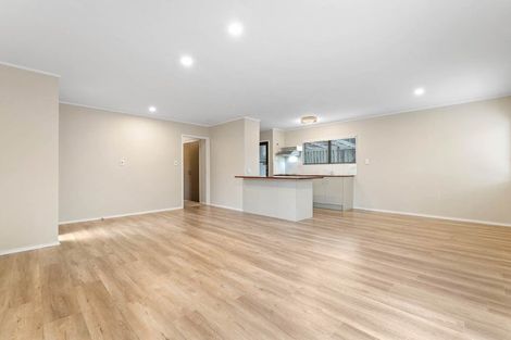 Photo of property in 2 Louise Place, West Harbour, Auckland, 0618