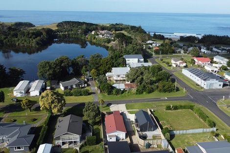 Photo of property in 9 Domett Street, Opunake, 4616