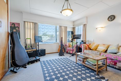 Photo of property in 16 Tomo Street, New Lynn, Auckland, 0600